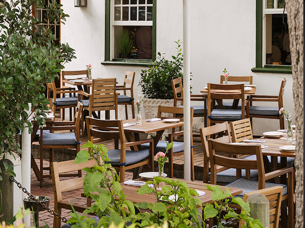 La Belle Cafe & Bakery (Alphen Boutique Hotel)