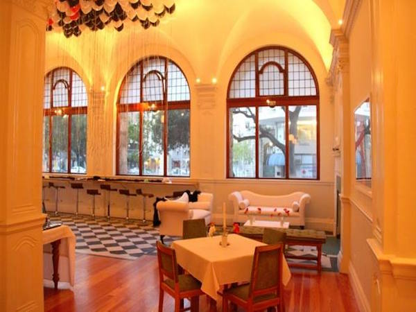 6 Spin Street Restaurant