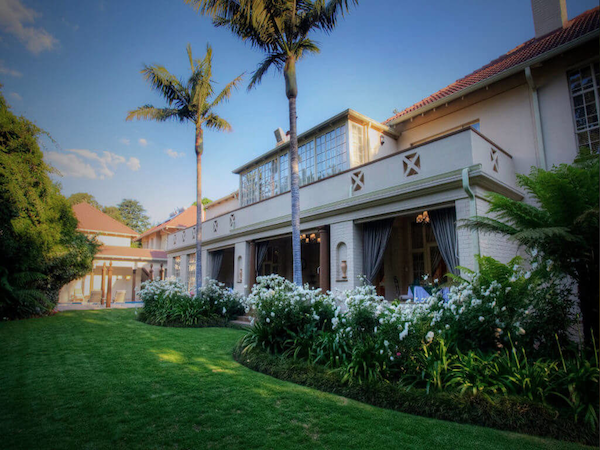 10 2nd Avenue Houghton Estate (Hotel & Restaurant)