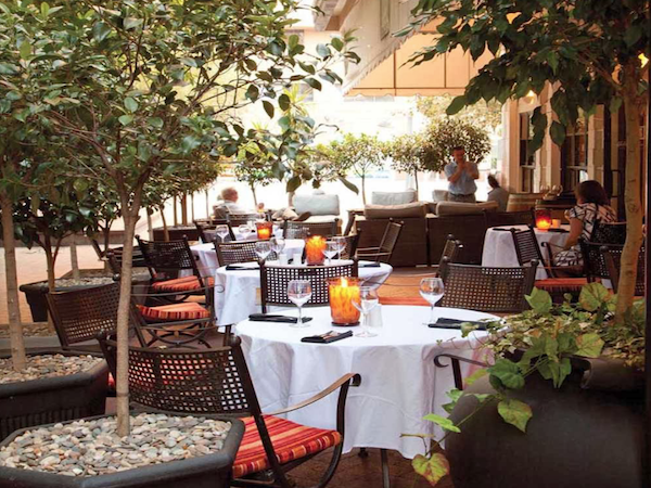 Me ‘N U Restaurant at The Hollow on the Square City Hotel