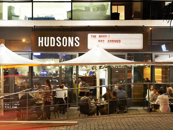 Una Más – Mezcaleria