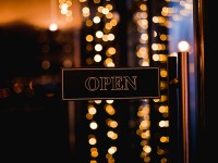 Restaurants open on Sundays and Mondays