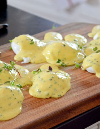 Poached eggs with Bearnaise