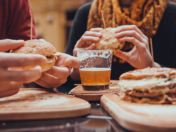 The Royal Oak in Tableview wins the SAB #BESTPUBLUNCH for the second time