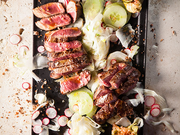 Steak salad with torn figs. Photo by Jan Ras.