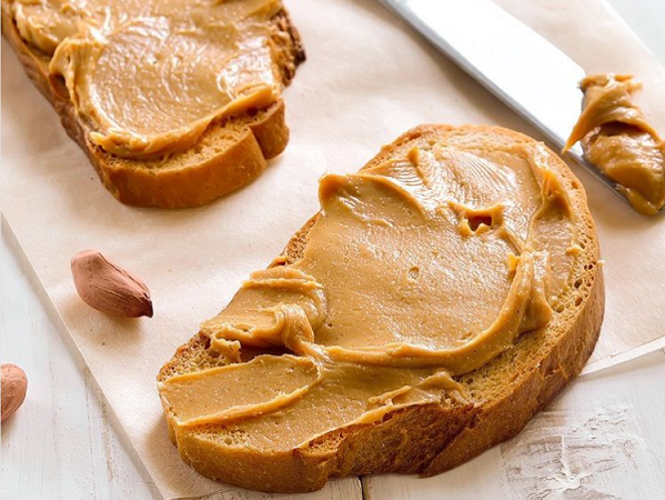 11 highly hazardous foods you should never eat while using your phone