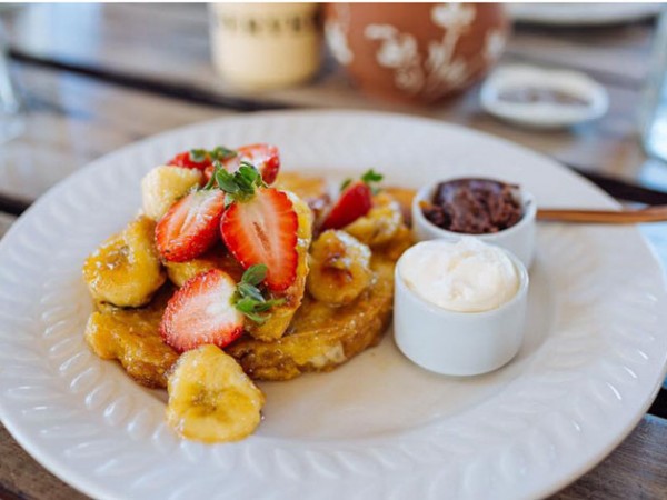 French Toast at The Farmer's Daughter. Photo by Claire Courtney Photography.