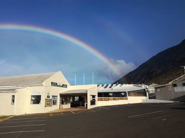 Smile & Wave Courtyard Cafe