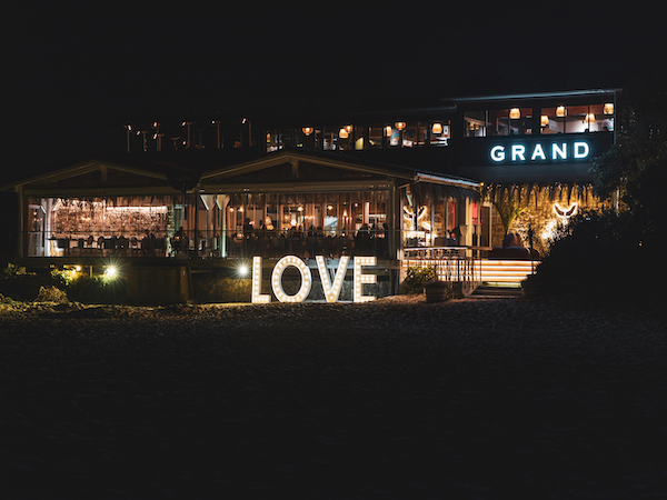 Grand Africa (Lookout Beach)