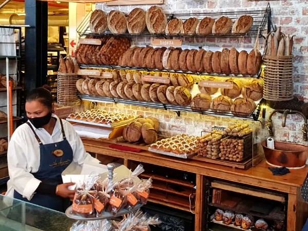 Review: île de païn is a buzzing street-side café and artisan bakery that’s dog-friendly