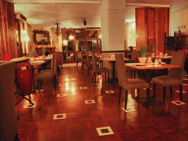 Le-Si Singing Waiter Restaurant (Pretoria)