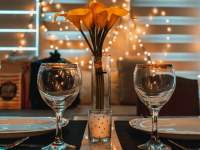 romantic dinner - unsplash - featured image