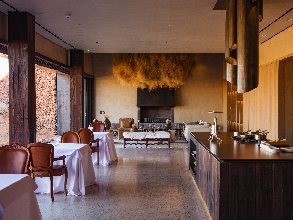Restaurant Klein JAN captivates with a remote desert dining experience and impeccable style