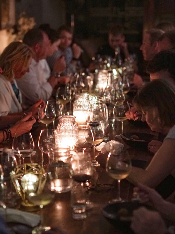 REVERIE SOCIAL TABLE